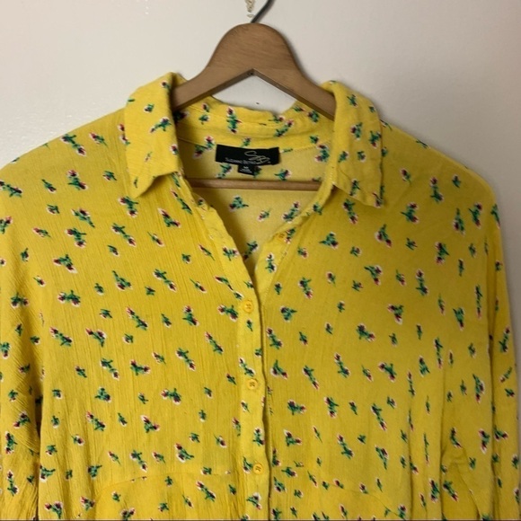 26. [Suzanne Betro] Yellow Floral Print Ruffle Tiered High Low Button Down Top - Picture 2 of 9